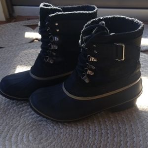 Sorel boots size 8--like new!